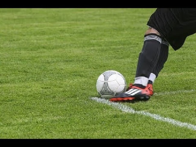Tìm hiểu kỹ thuật đỡ bóng và cách đỡ bóng chính xác trong bóng đá